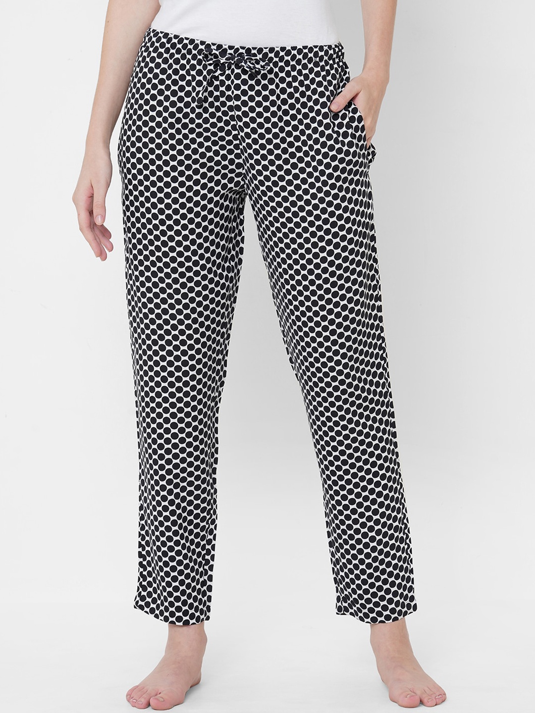 

URBAN SCOTTISH Women Black & White Printed Lounge Pants