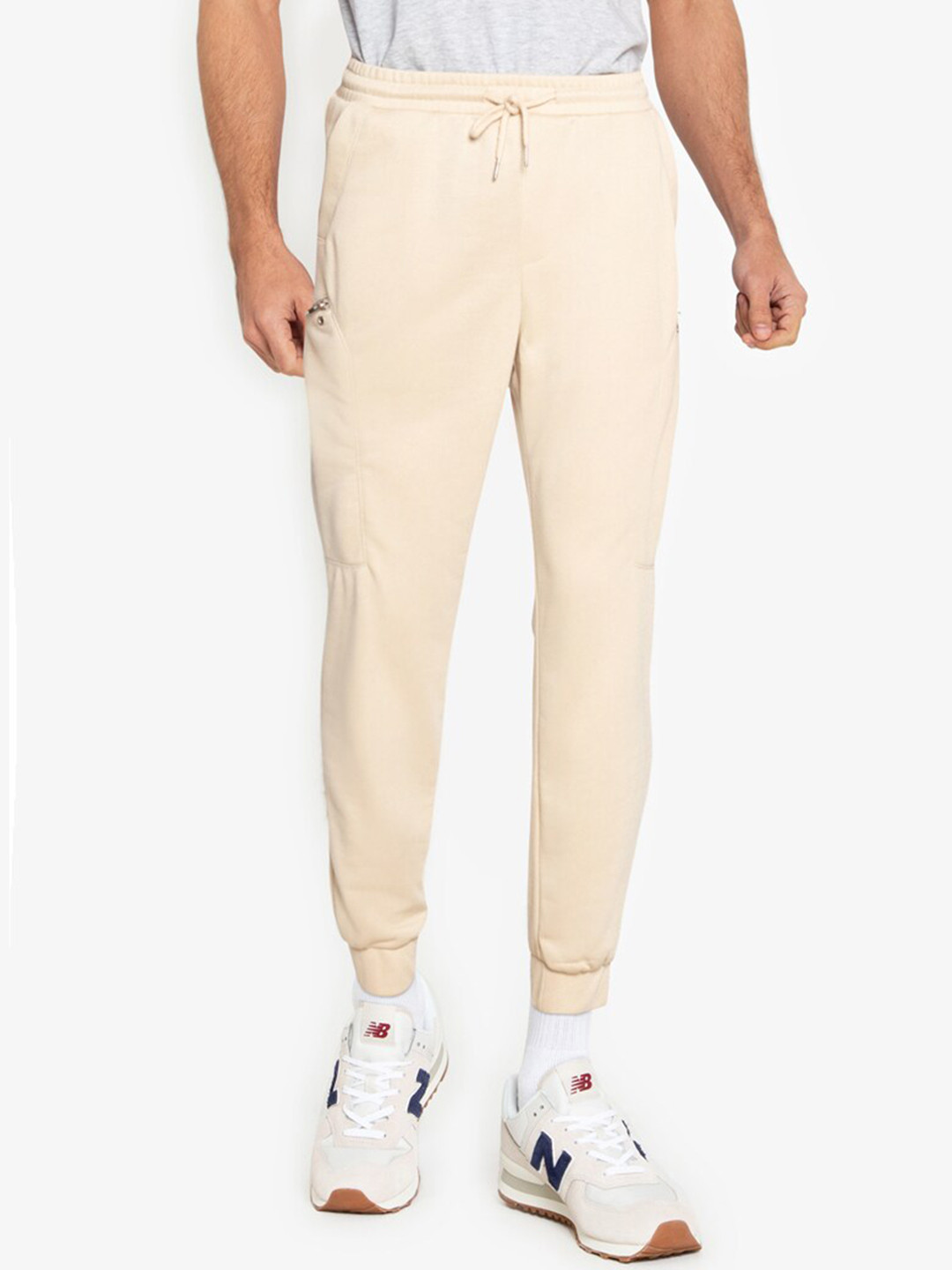 

ZALORA BASICS Men Beige Classic Easy Wash Joggers Trousers