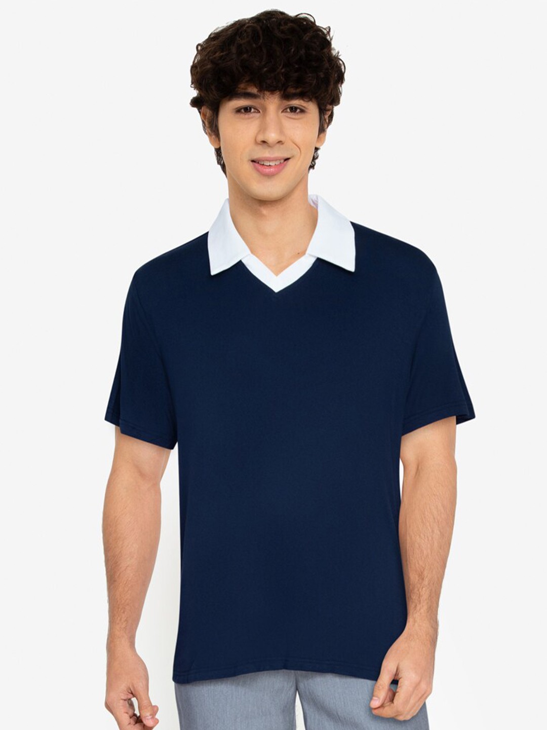 

ZALORA BASICS Men Blue V-Neck T-shirt