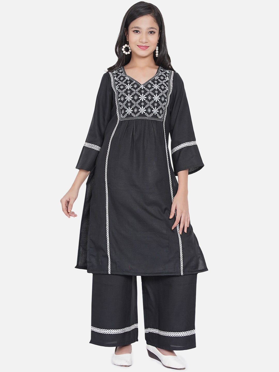 

Bitiya by Bhama Girls Black Floral Thread Work Kurta with Palazzos