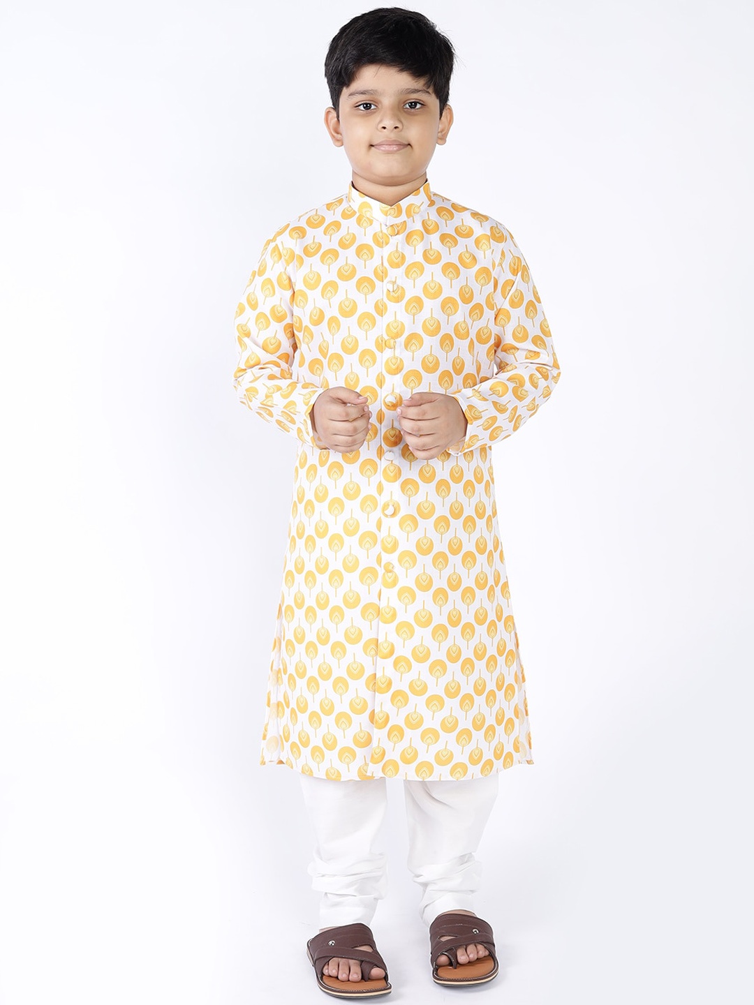 

TABARD Boys Yellow & White Printed Pure Cotton Kurta with Pyjamas