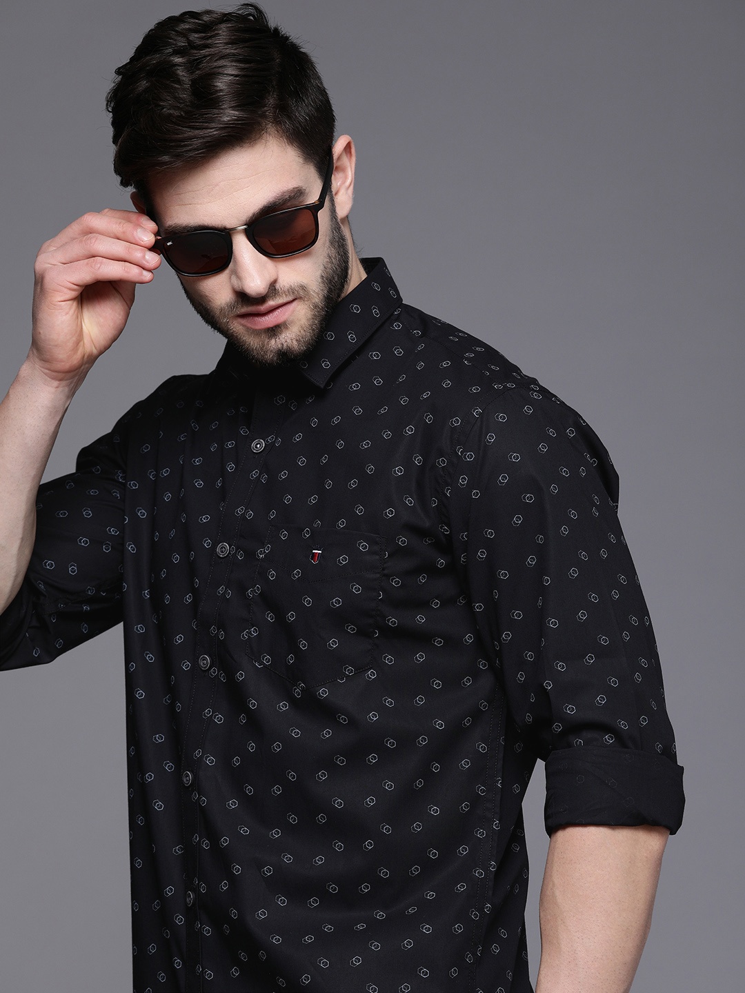 

Louis Philippe Sport Men Black & Blue Slim Fit Printed Casual Shirt
