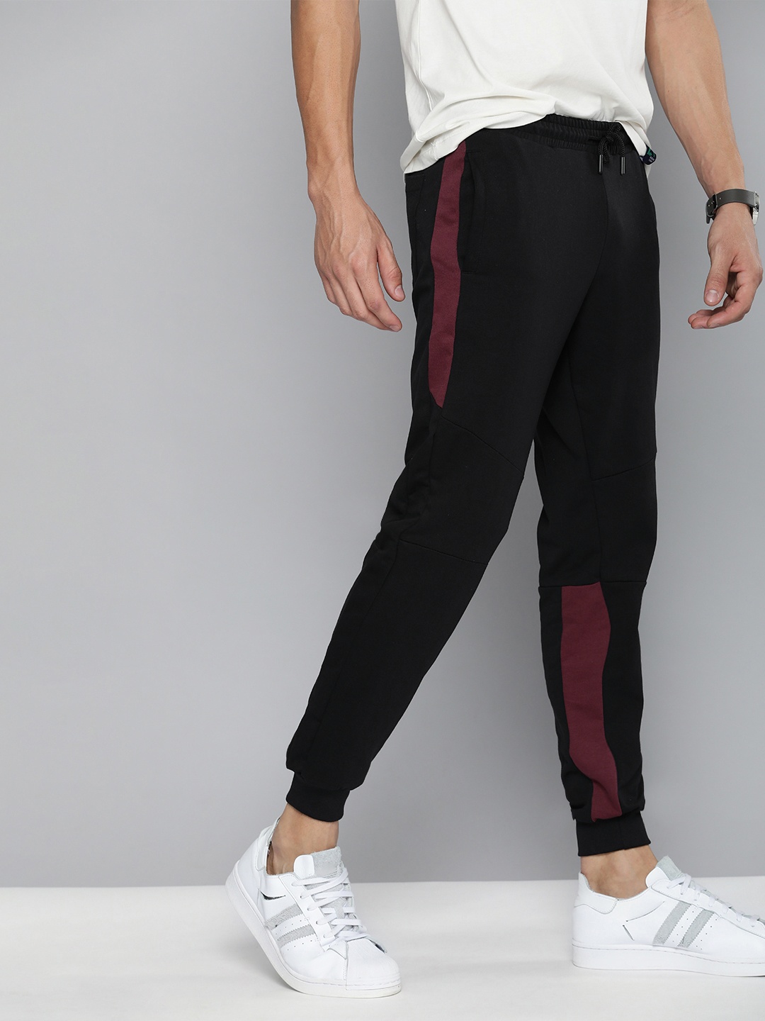 

Mast & Harbour Men Black & Mauve Colourblocked Joggers