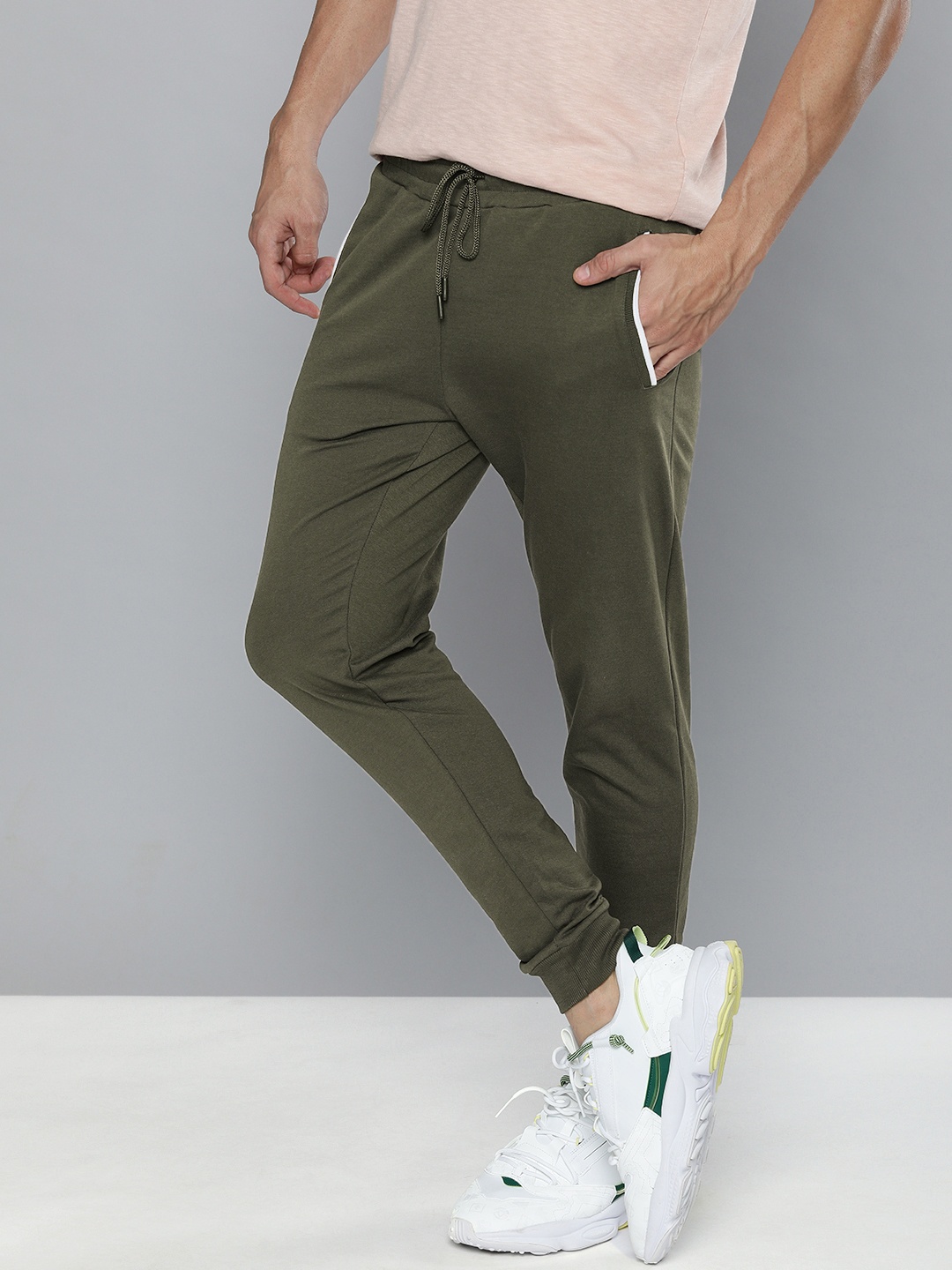

Mast & Harbour Men Olive Green Solid Regular Fit Mid-Rise Knitted Joggers