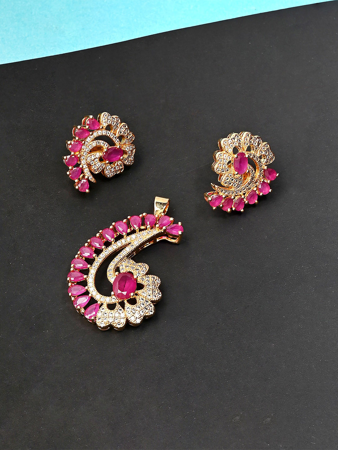 

Voylla Gold-Tonned Gold Plated Pendant Set