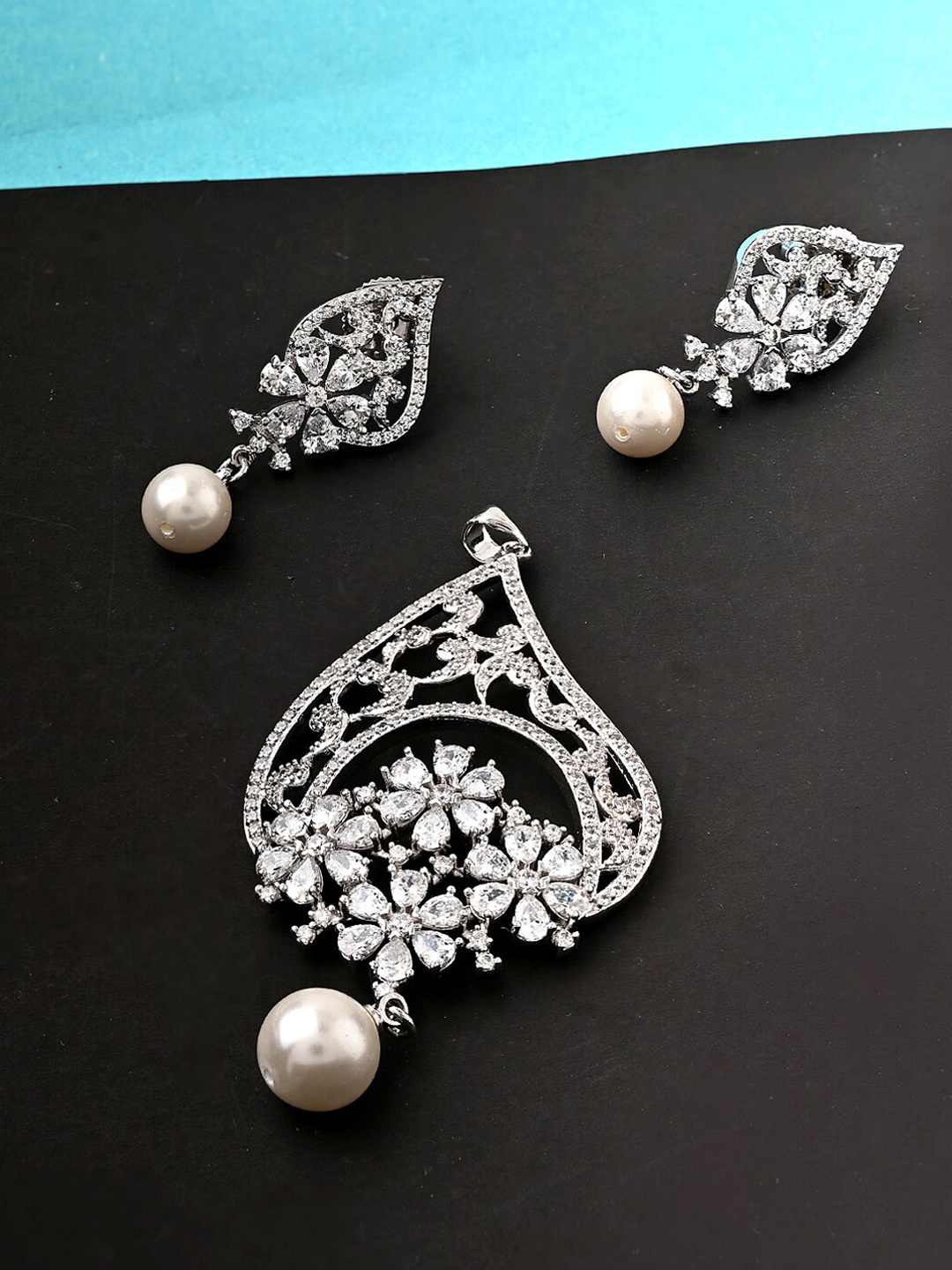 

Voylla Women Silver Plated Pendant Set