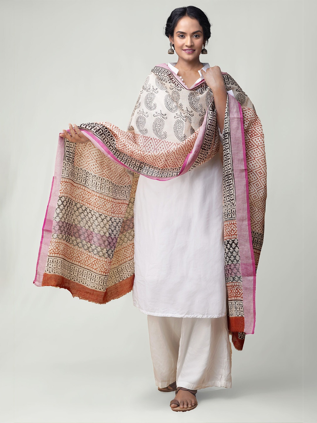 

Unnati Silks Women Cream Pure Handloom Linen Dupatta
