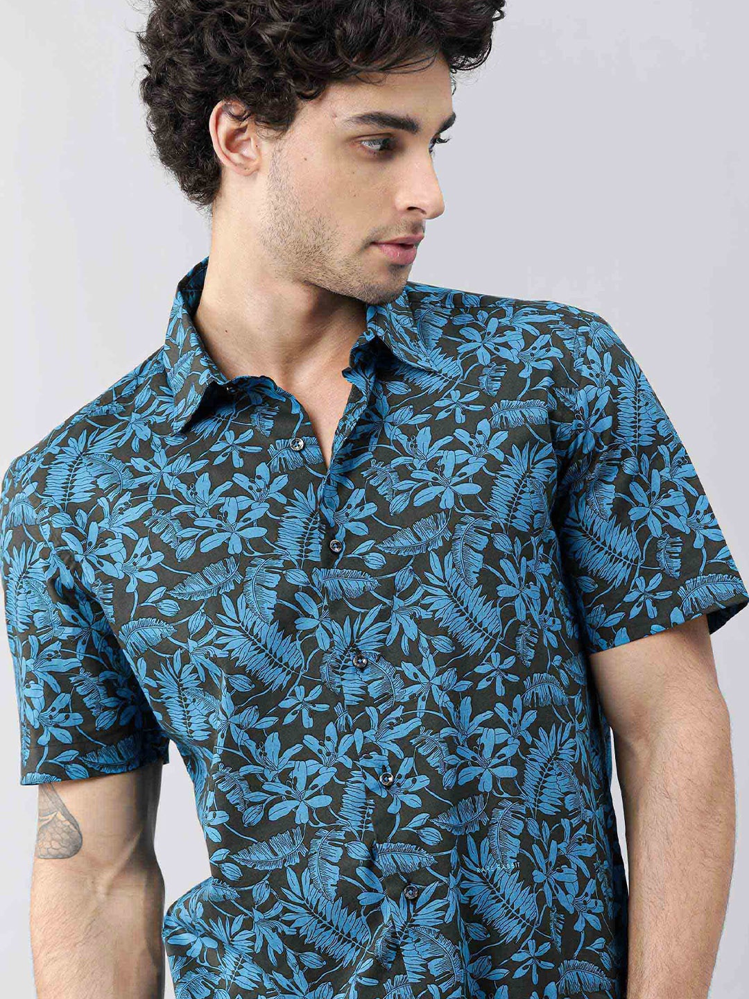 

RARE RABBIT Men Blue & Olive Green Slim Fit Floral Printed Cotton Casual Shirt