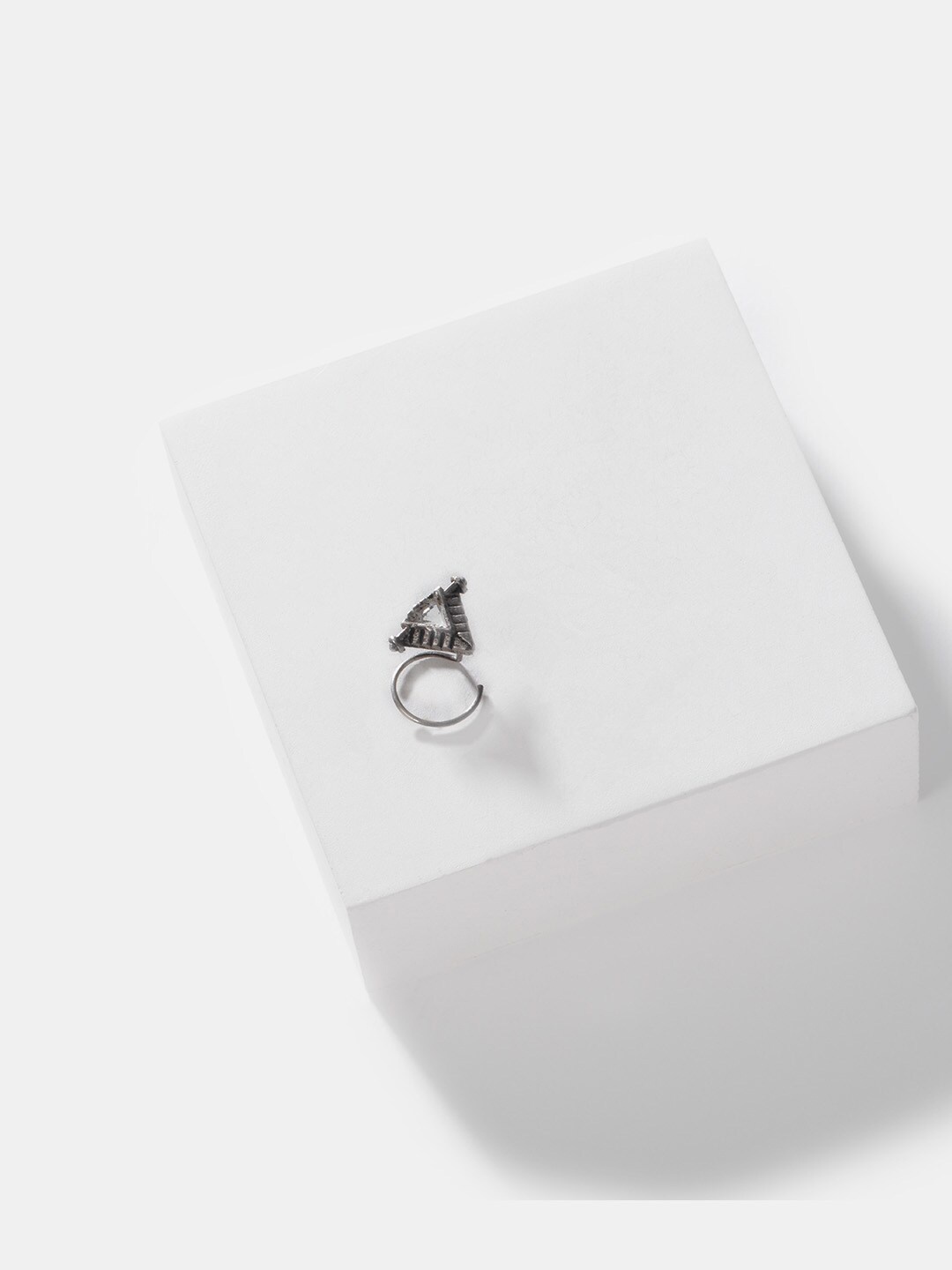 

SHAYA Silver-Toned Elinor Dashwood Nose Pin