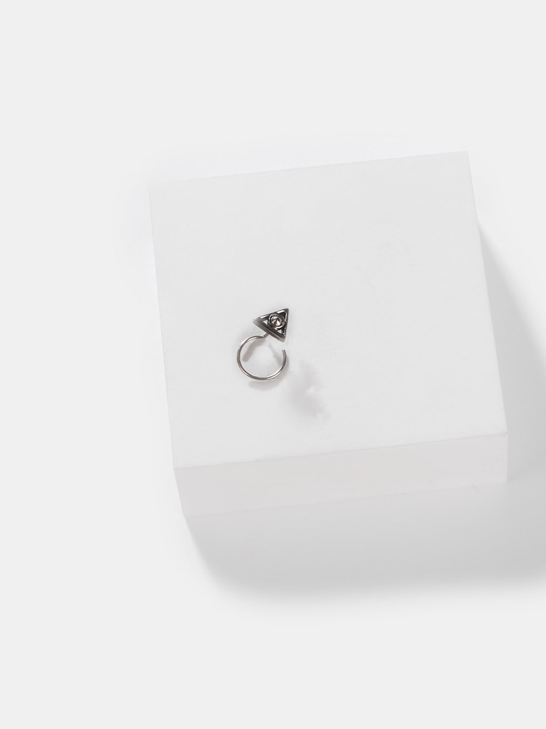 

SHAYA Silver-Toned Hanswi Inspired 925 Silver Nose Pin