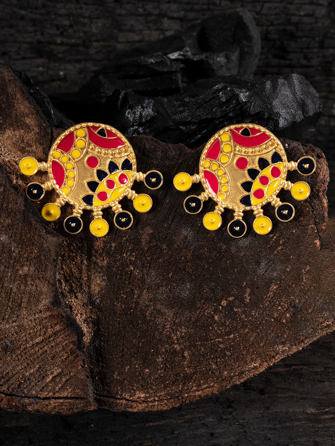 

Shoshaa Yellow & Red Circular Studs Earrings