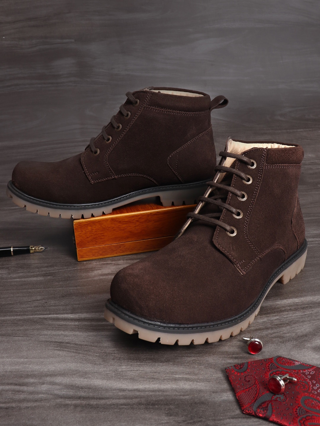 

LOUIS STITCH Men Brown Suede Derbys