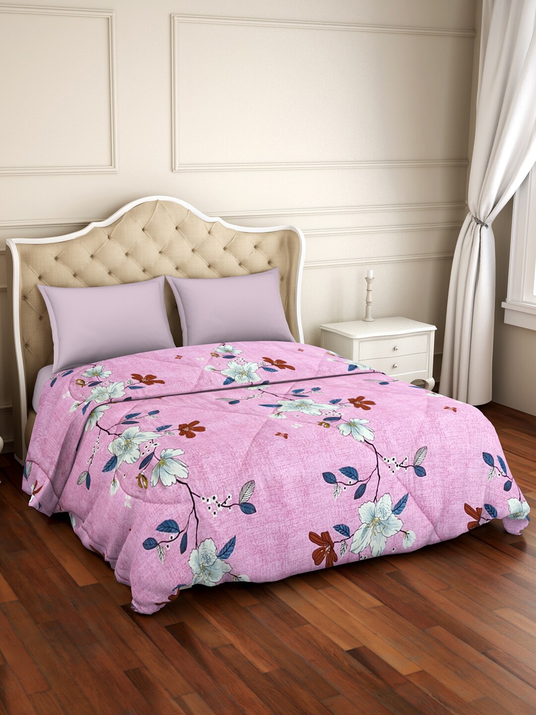 

Welspun Pink & White Floral Microfiber AC Room 120 GSM Double Bed Quilt