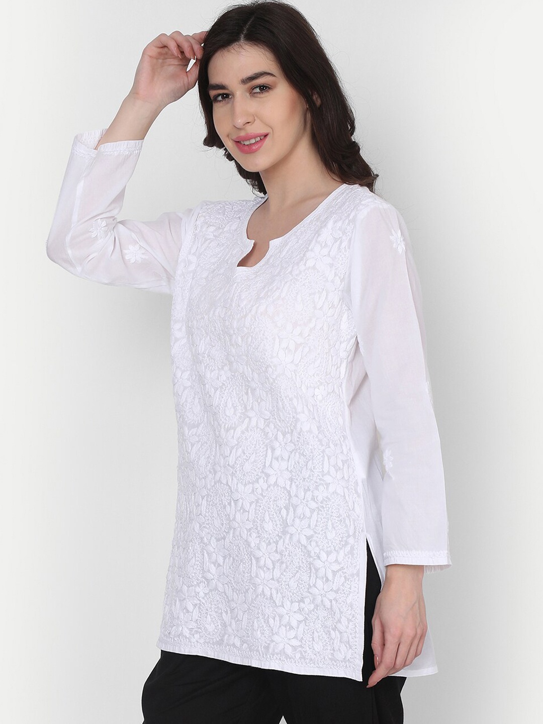 

HOUSE OF KARI White Floral Embroidered Chikankari Pure Cotton Chikankari Kurti