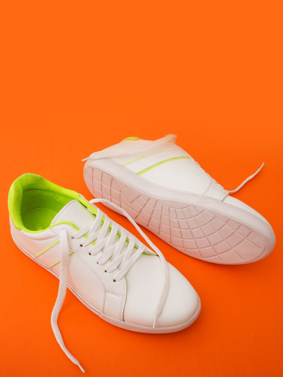 

Big Fox Men White Striped Sneakers