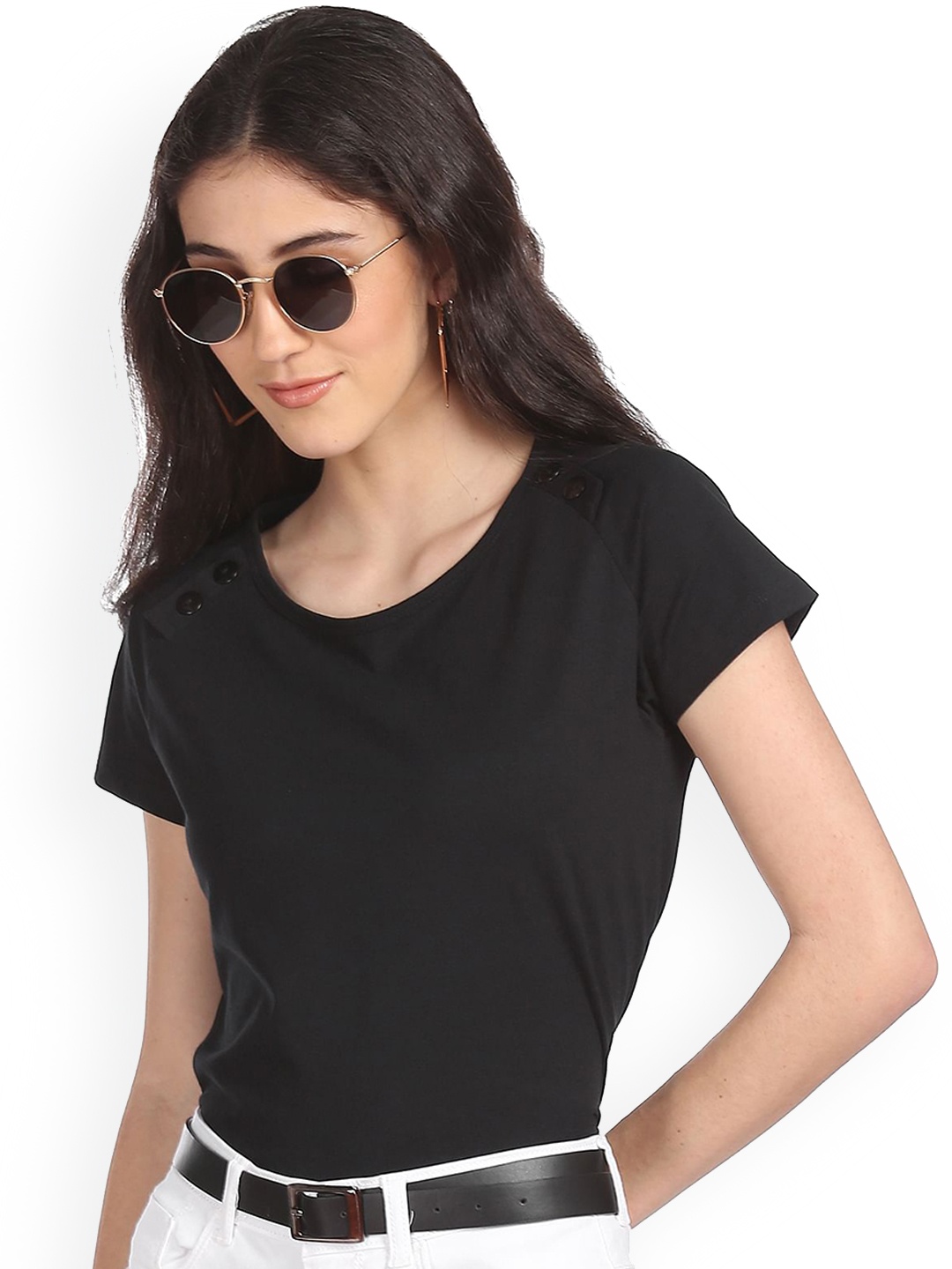 

Sugr Women Black Solid T-shirt