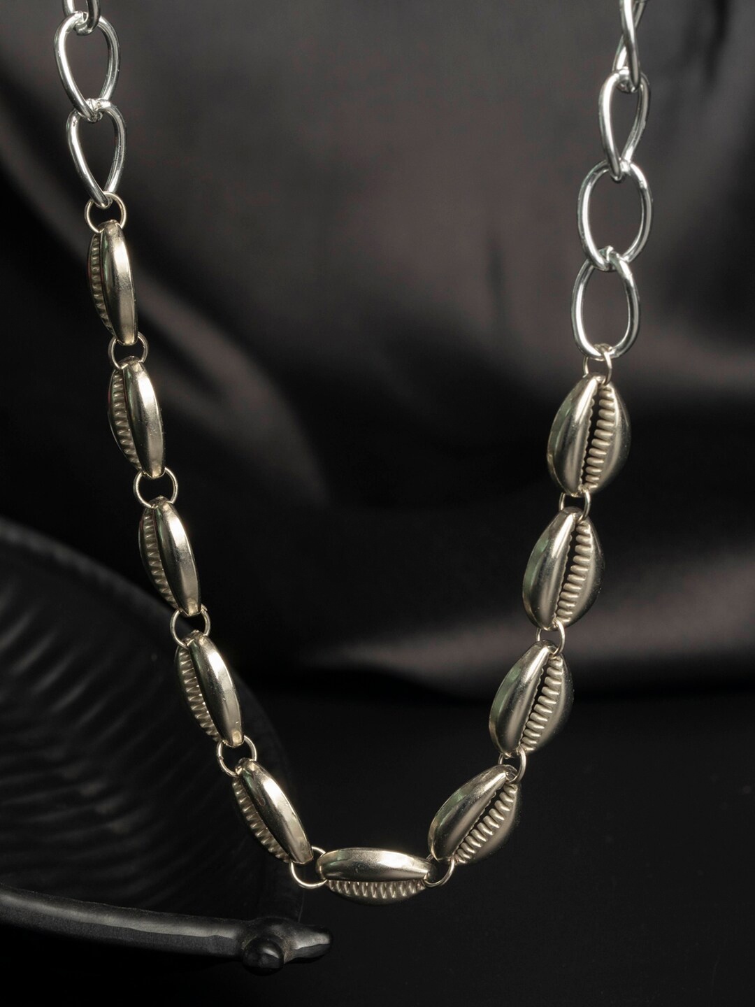

PRITA BY PRIYAASI Silver-Plated Brass Chunky Statement Necklace