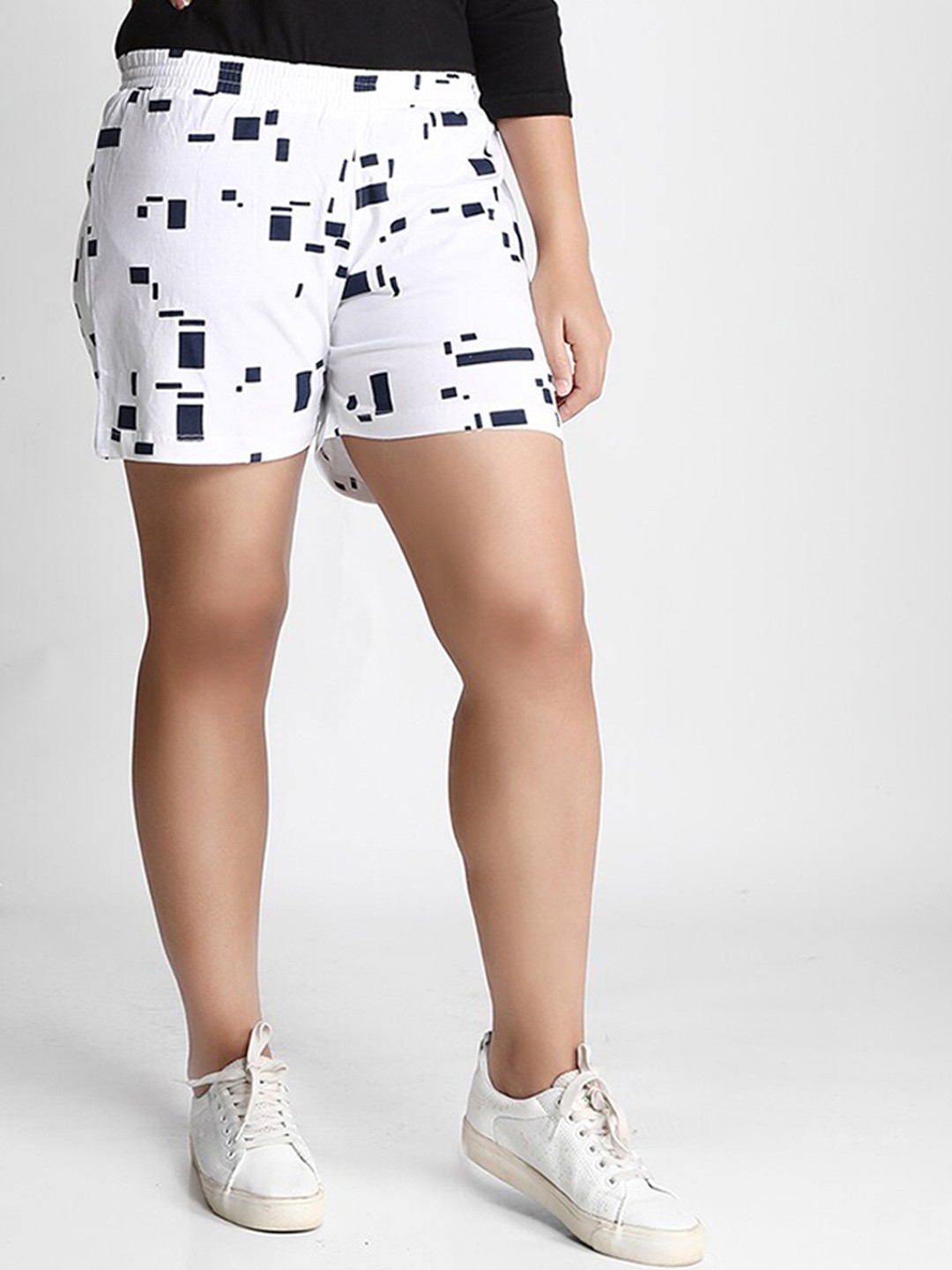 

Dream of Glory Inc Women White Printed Hot Pants Shorts