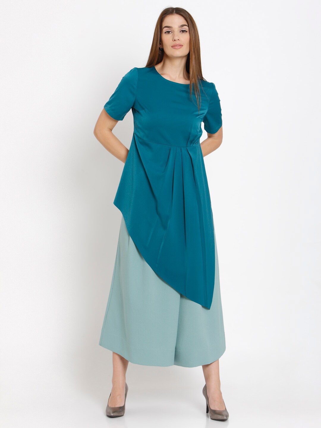

Vero Moda Blue Solid Longline Top