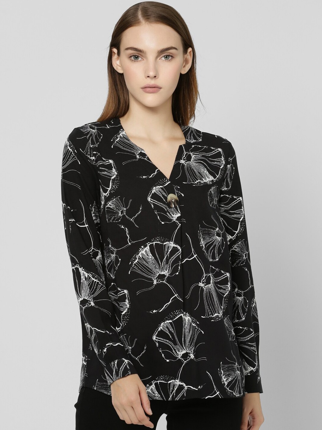 

Vero Moda Black Floral Print Top