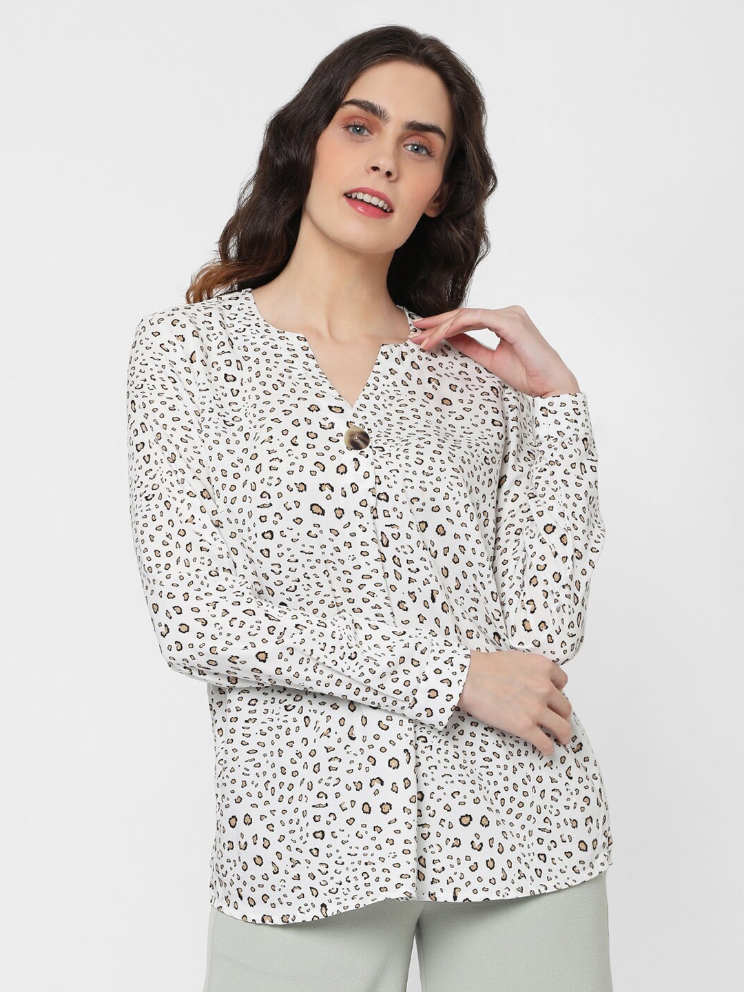 

Vero Moda White Geometric Print Shirt Style Top