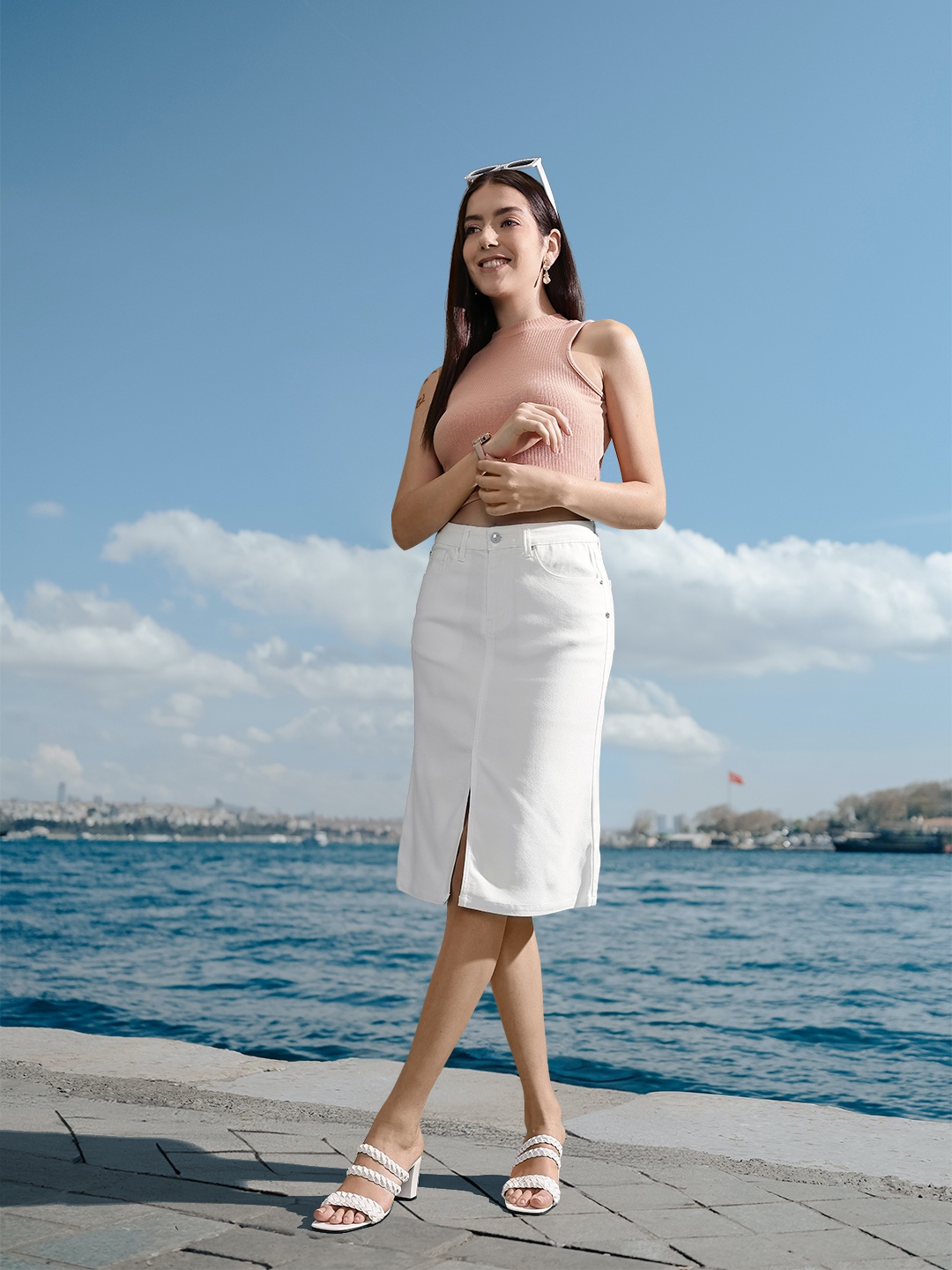 

SPYKAR Women White Solid Pure Cotton Knee-Length Straight Skirt