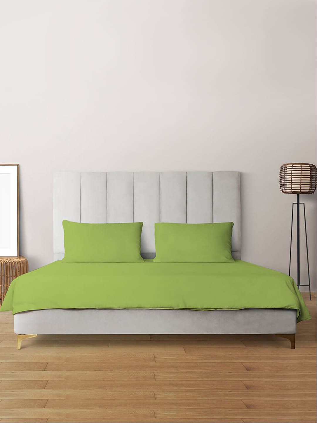 

Livpure Smart Fluorescent Green 110 TC Queen Bedsheet with 2 Pillow Covers