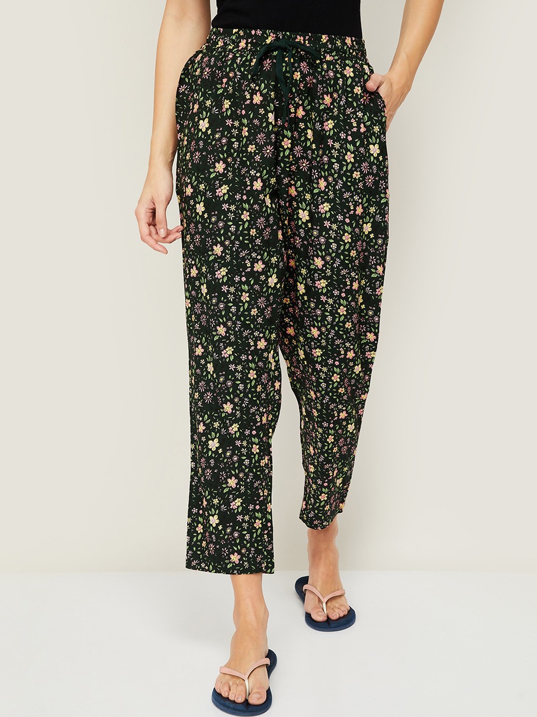 

Ginger By Lifestyle Women Green Floral Printed Lounge Pants