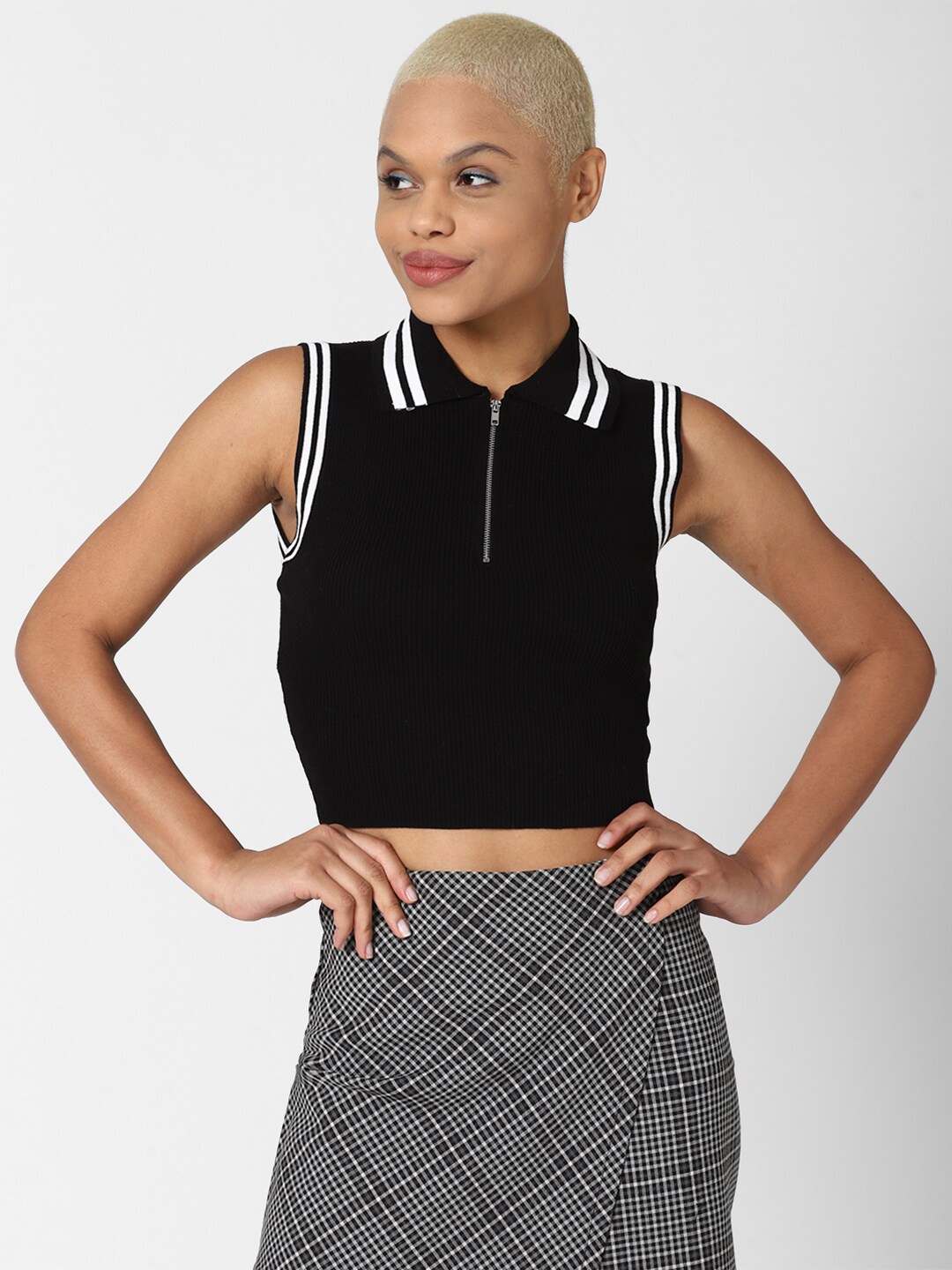 

FOREVER 21 Women Black & White Crop Sweater Vest