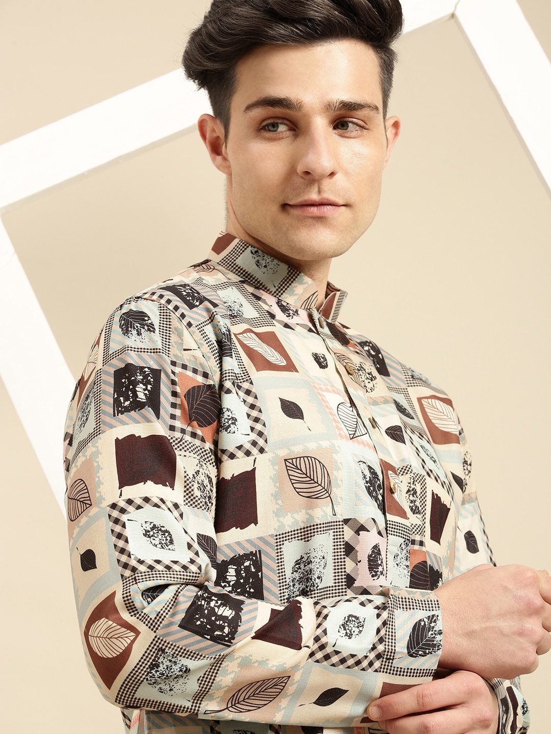 

Sanwara Men Beige Quirky Printed Floral Kurta