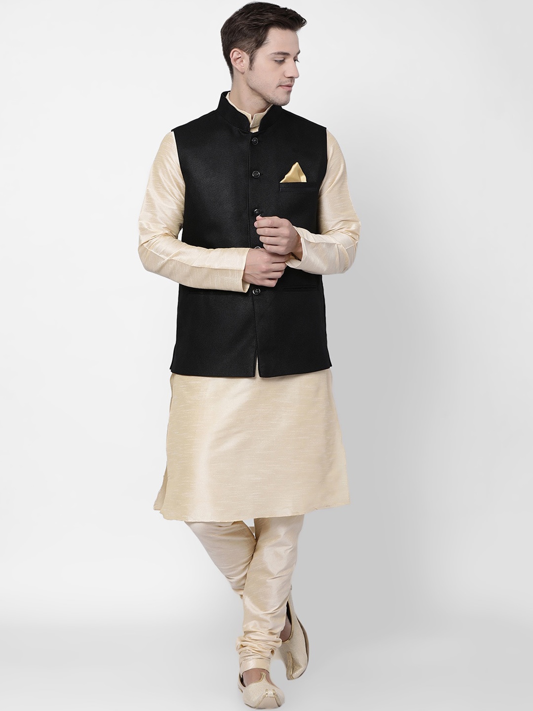 

TABARD Men Beige & Black Dupion Silk Kurta With Pyjamas & Nehru Jacket, Off white