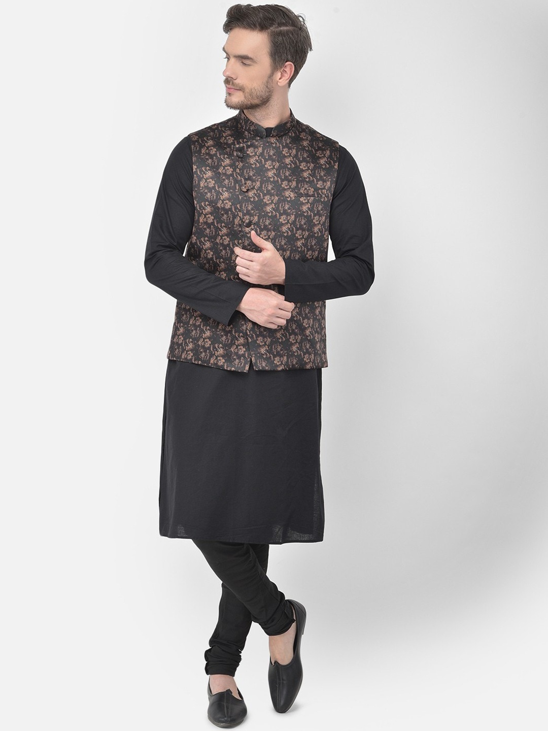 

TABARD Men Black Pure Cotton Kurta with Churidar & Nehru Jacket