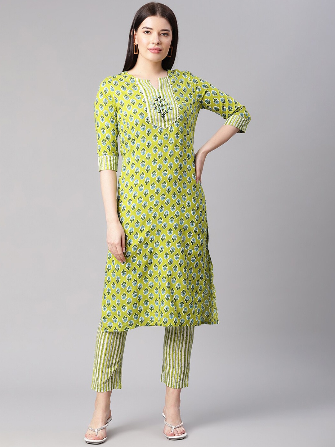 

Sringam Women Green Ethnic Motifs Printed Kurta with Trousers