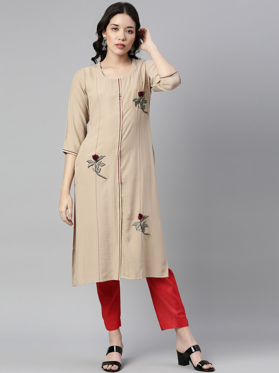 

Neerus Women Beige & Maroon Striped Straight Kurta