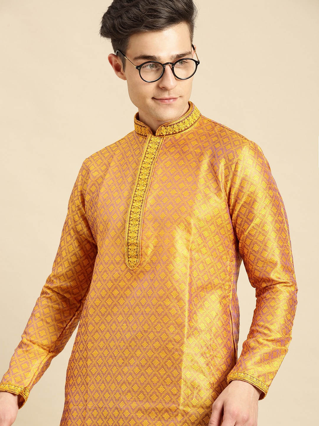 

Sanwara Men Gold-Toned Thread Work Kurta