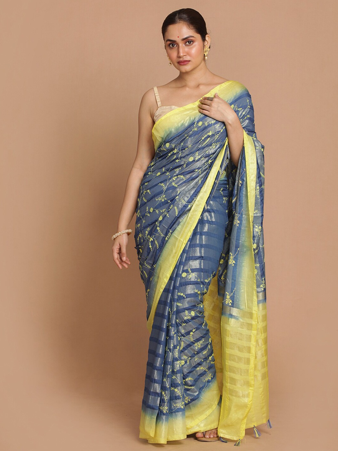 

Indethnic Grey & Yellow Checked Banarasi Saree