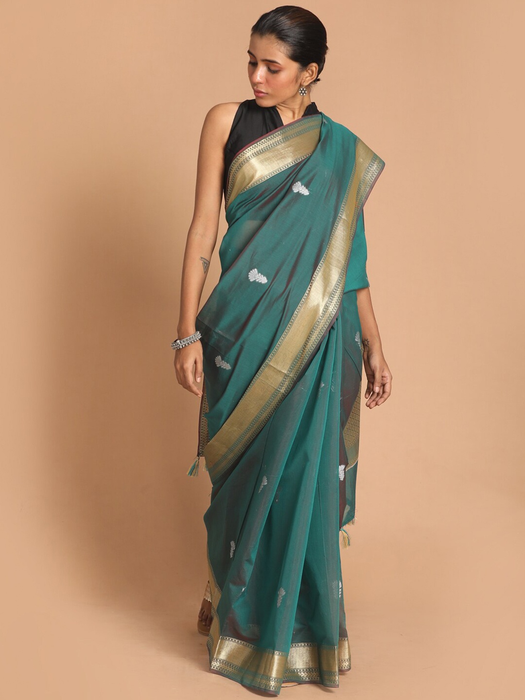 

Saranee Green & Gold-Toned Woven Design Banarasi Saree