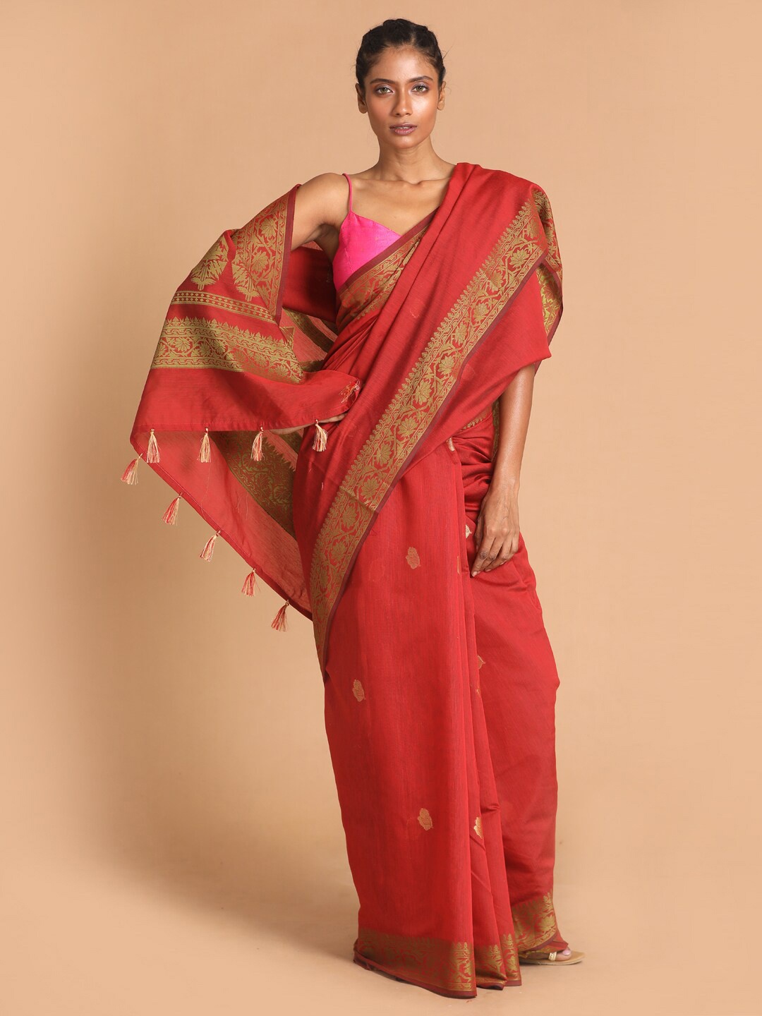 

Saranee Red & Green Floral Banarasi Saree