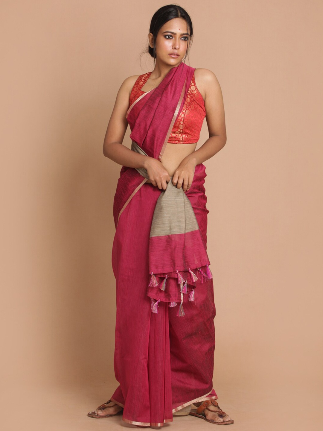 

Saranee Brown & Gold-Toned Zari Banarasi Saree