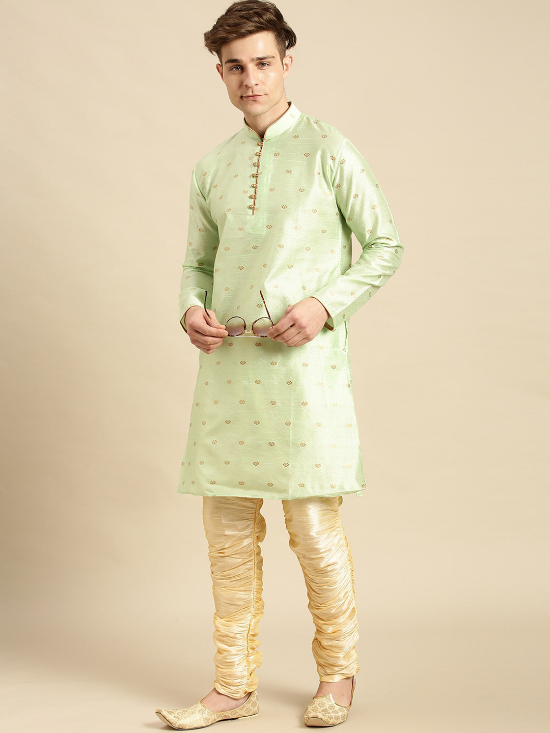 

Sanwara Men Green Floral Kurta with Churidar