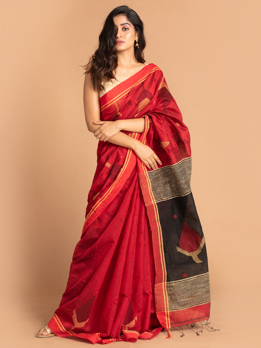 

Indethnic Red & Black Ethnic Motifs Jamdani Saree
