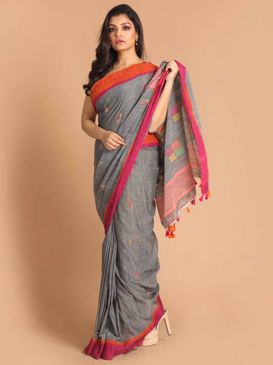 

Indethnic Grey & Magenta Woven Design Pure Cotton Jamdani Saree