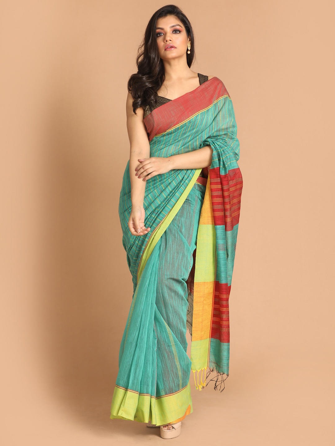 

Indethnic Women Sea Green Woven Design Cotton Blend Jamdani Saree