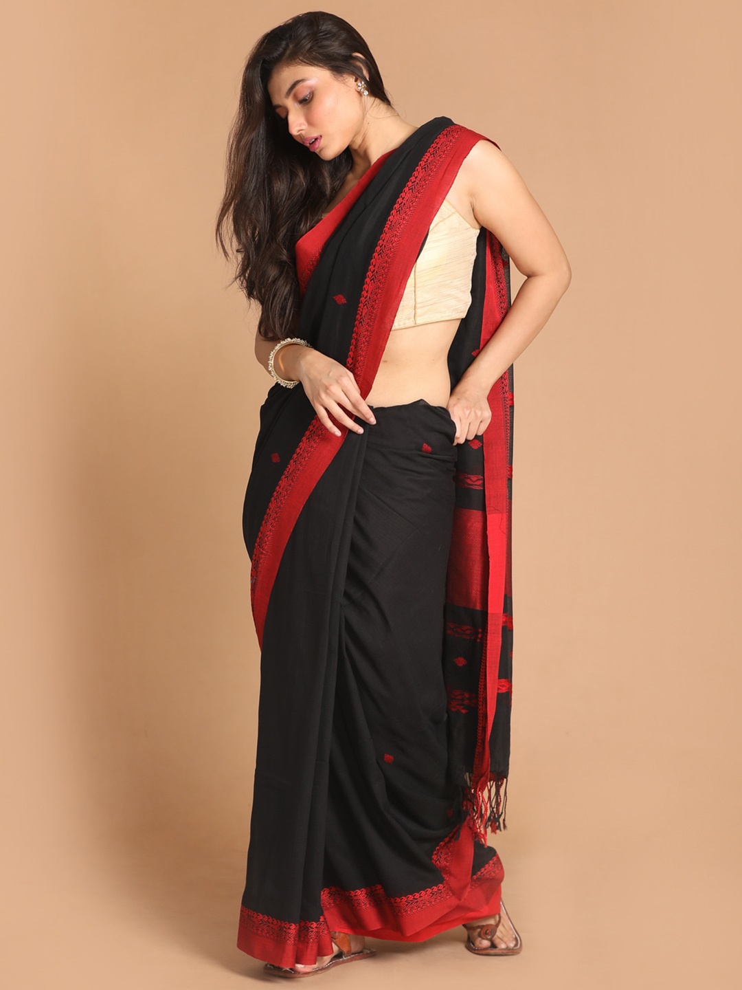 

Indethnic Black & Red Woven Design Pure Cotton Jamdani Saree