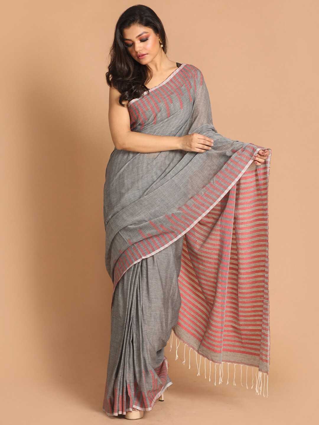 

Indethnic Women Grey Striped Design Pure Cotton Jamdani Saree