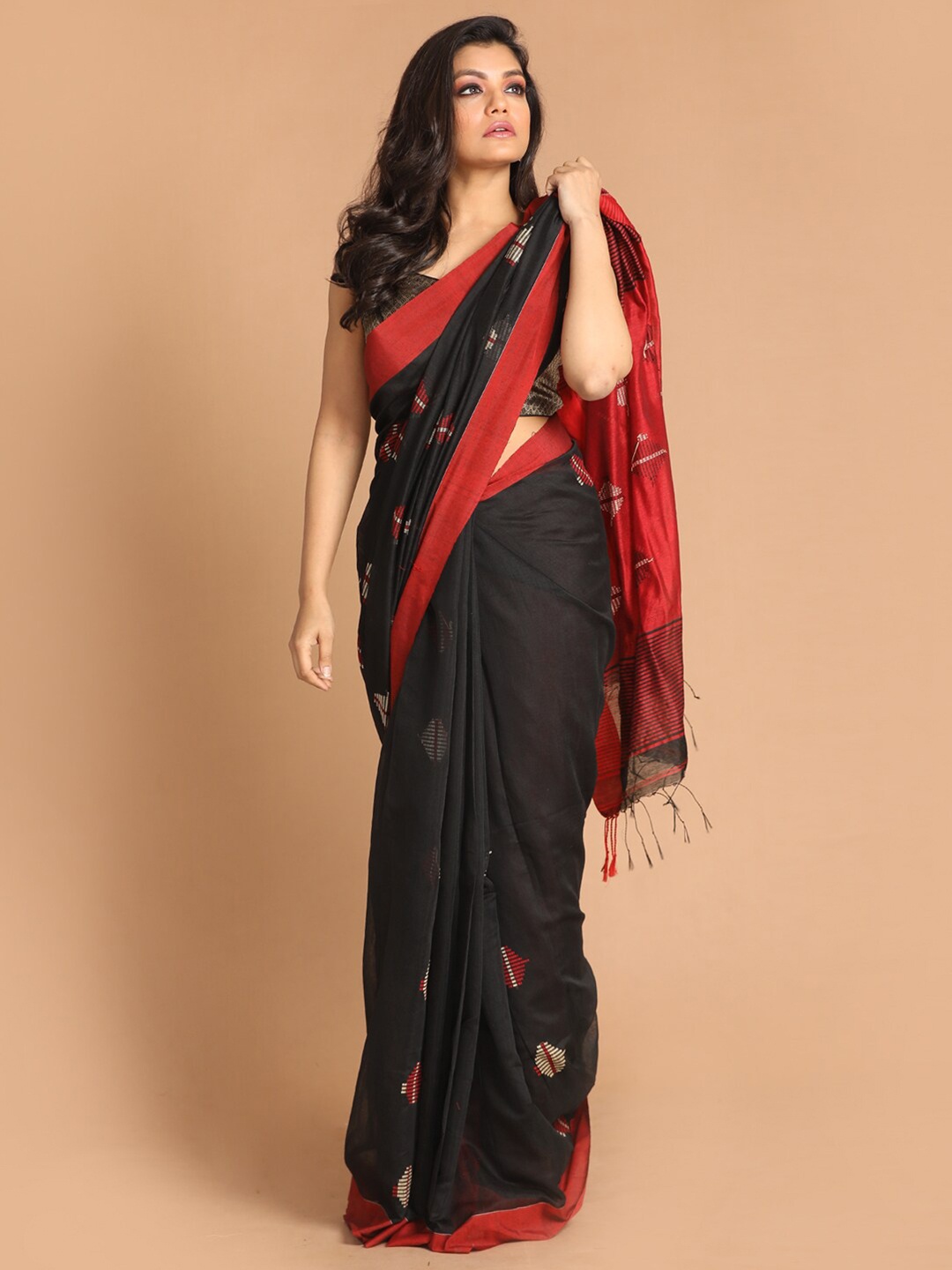 

Indethnic Black & Red Jamdani Saree