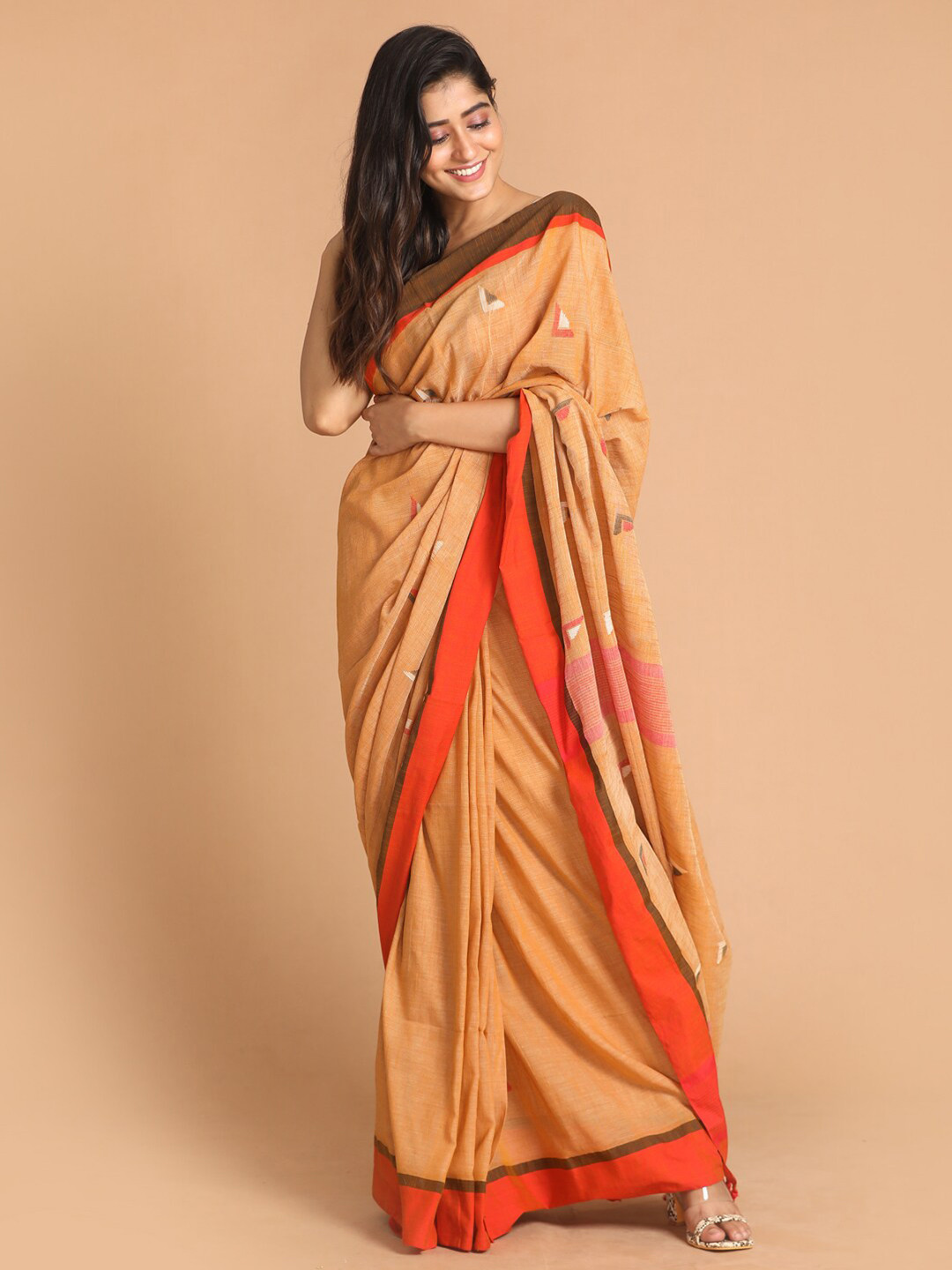 

Indethnic Beige & Orange Pure Cotton Jamdani Saree