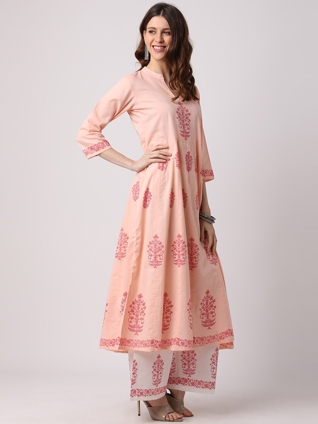 

THE NKS PLUS Women Peach-Coloured Floral Printed Pure Cotton Kurta with Palazzos