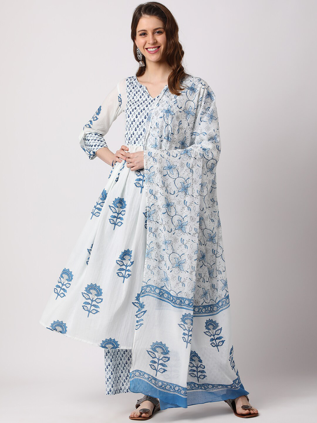 

THE NKS PLUS Women Blue Floral Printed Empire Pure Cotton Kurta with Palazzos & Dupatta