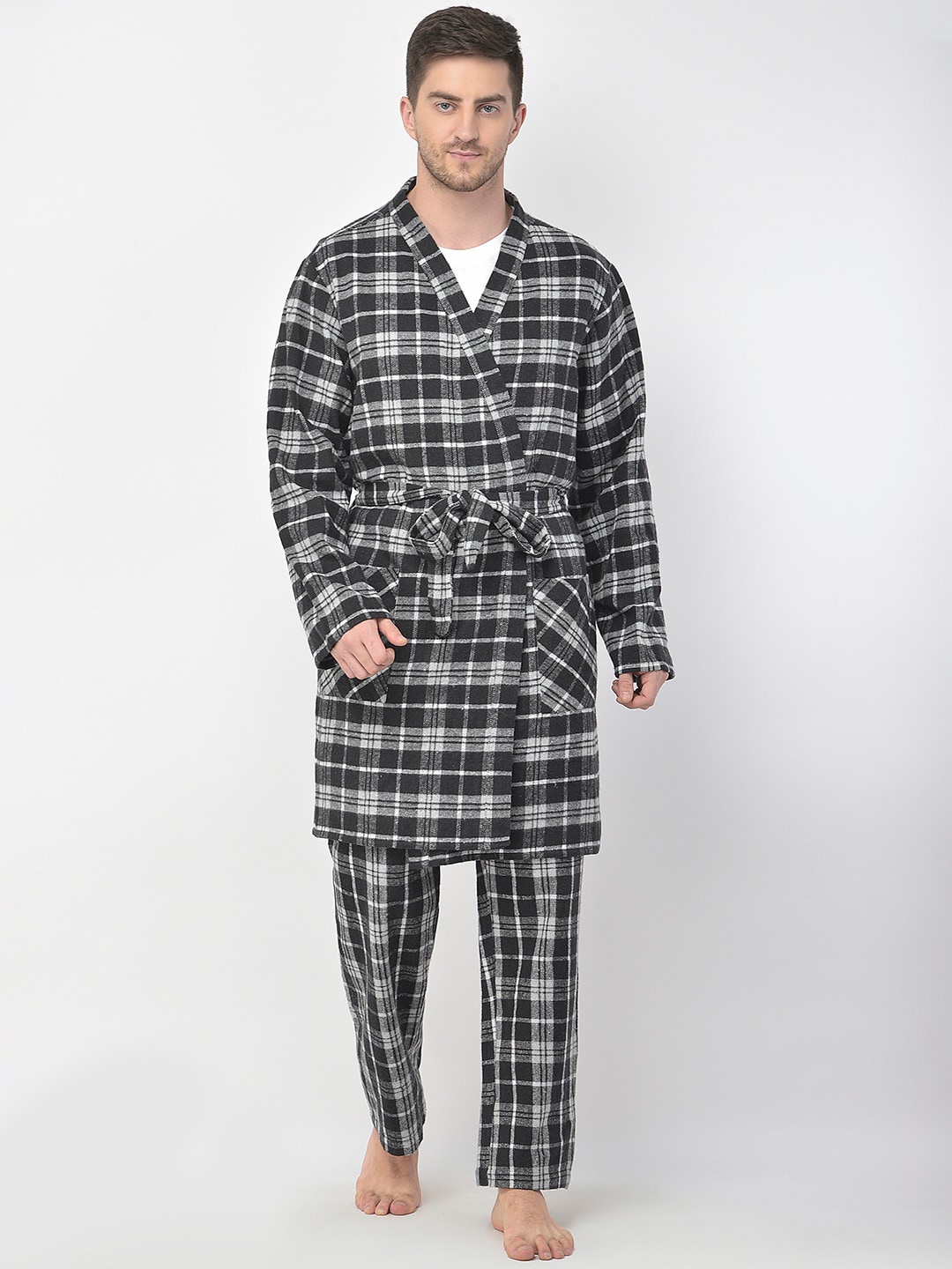 

Oxolloxo Men Black & White Checked Cotton Robe